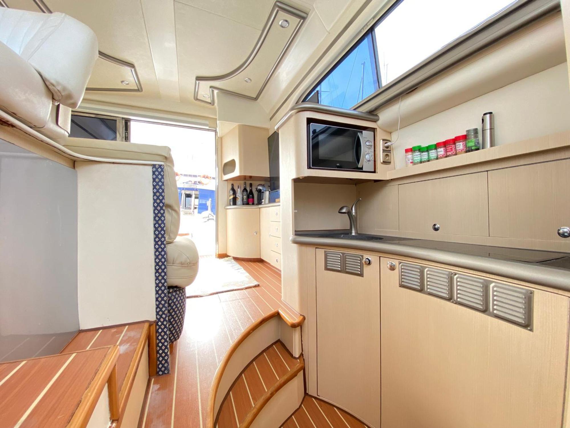 The Yacht Experience Bateau-hôtel *