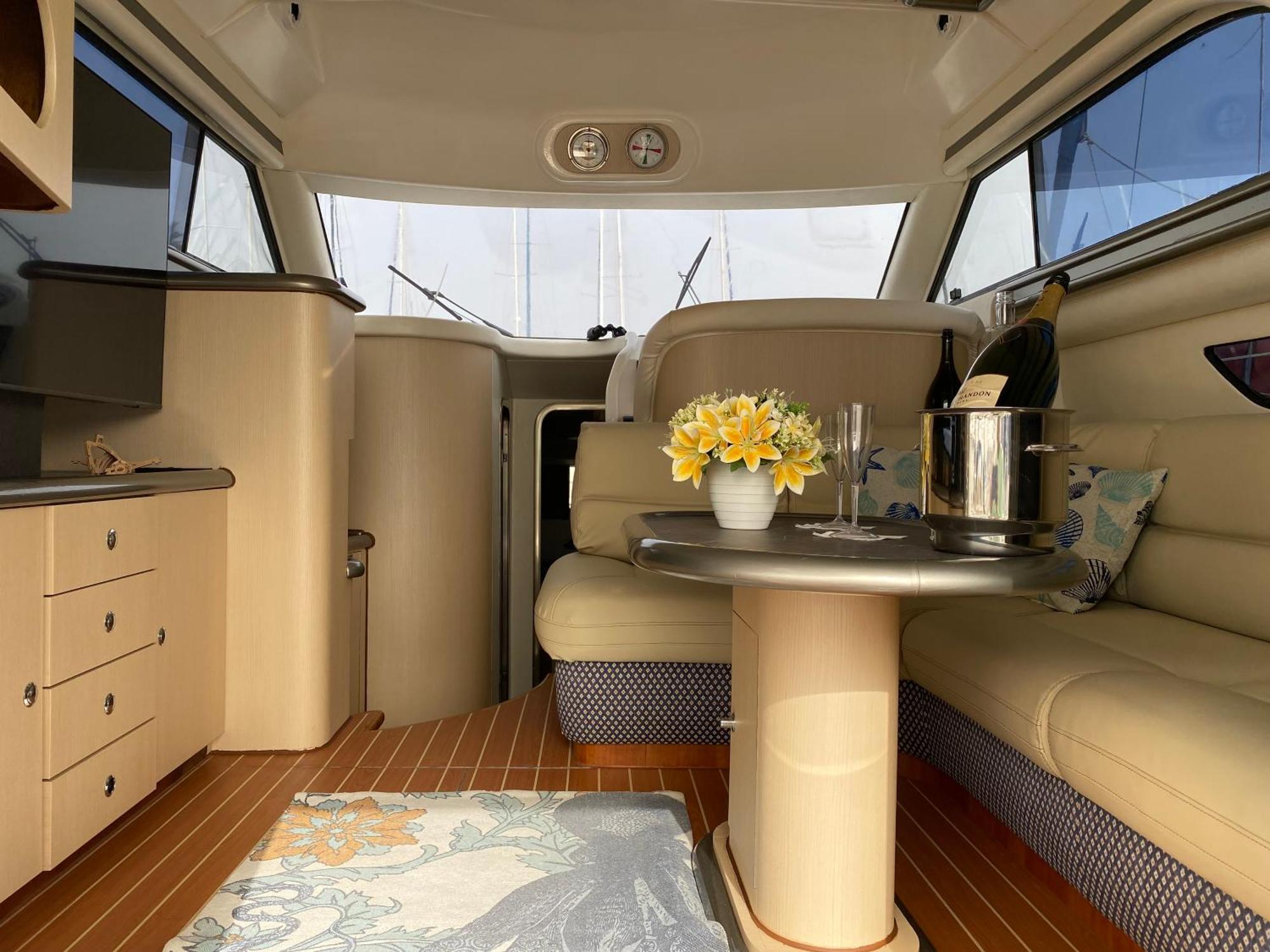 The Yacht Experience Bateau-hôtel *